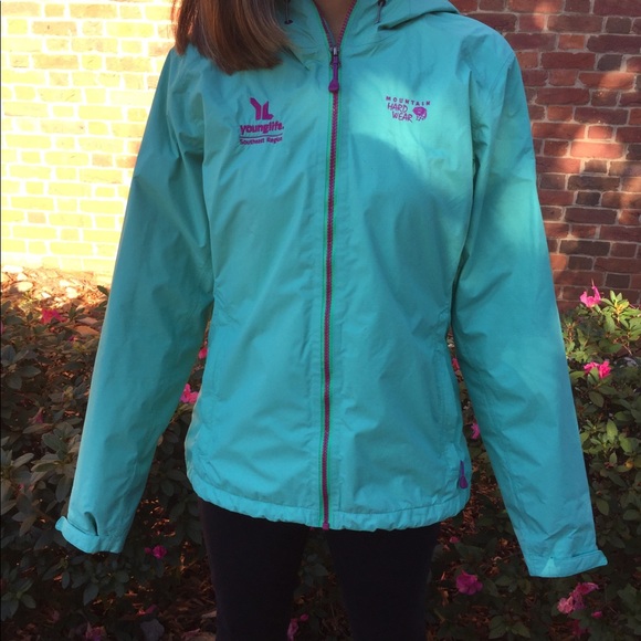 SIZE MED MOUNTAIN HARDWEAR RAINCOAT - Picture 2 of 4